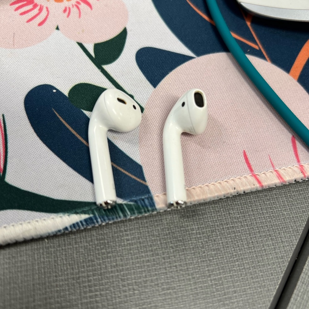 2nd Gen Apple AirPods